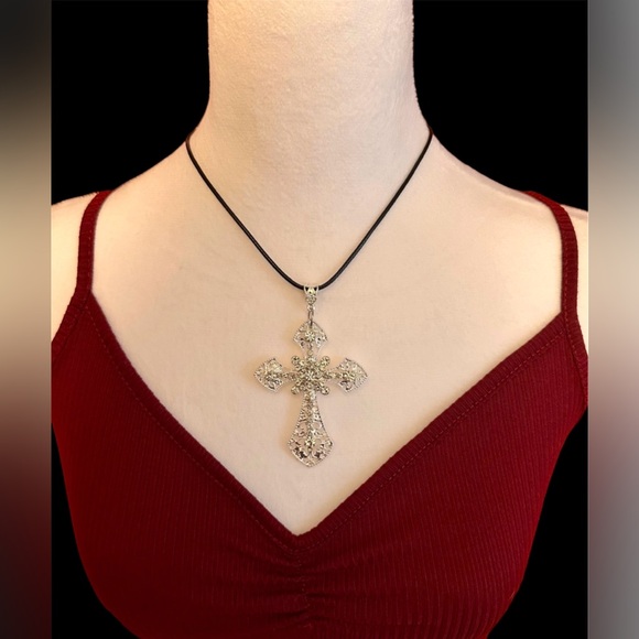 Gothic Cross Pendant on a Black Cord Necklace Victorian Retro Vintage Style New - Picture 3 of 9